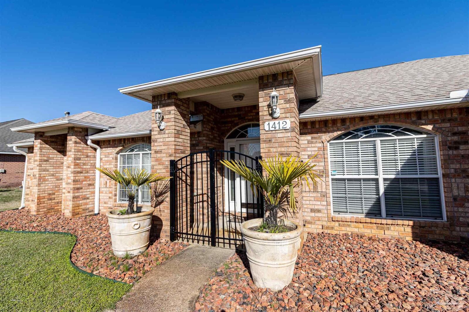 Property Photo: 1412 Castnet Dr FL 32566
