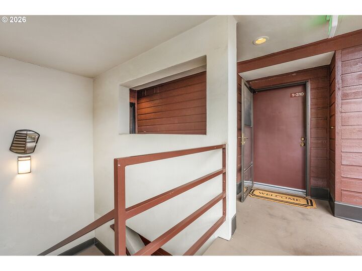 Property Photo:  5250 S Landing Dr 310  OR 97239 