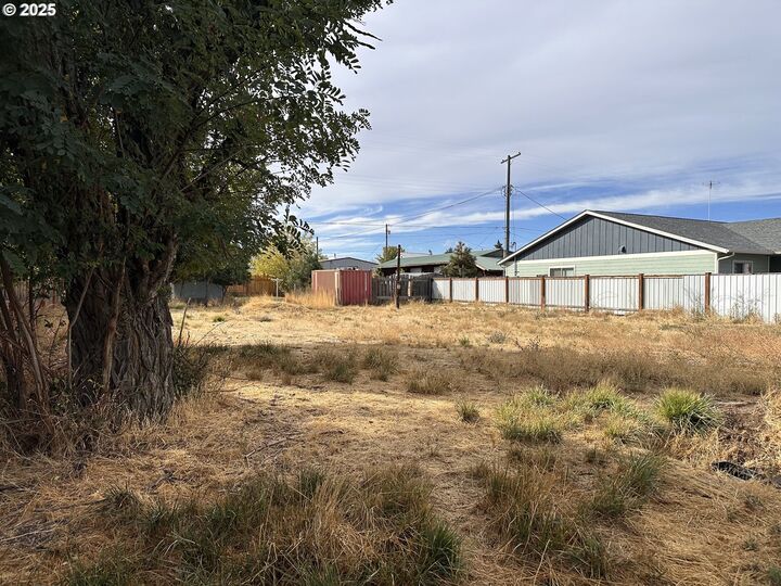 Property Photo:  204 W Darland St  WA 98620 