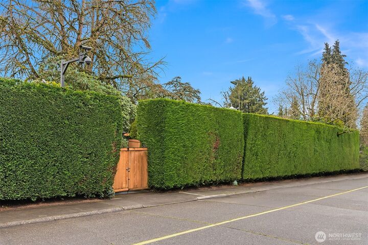 Property Photo:  1118000701  Broadmoor Drive E  WA 98112 