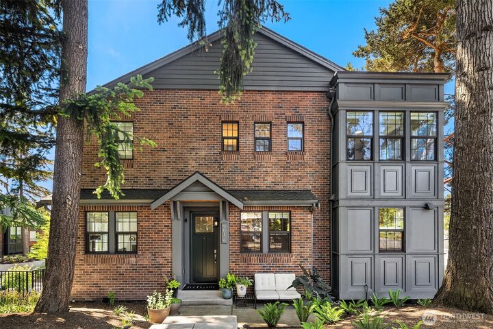 Property Photo:  901 W McGraw Street 6  WA 98119 