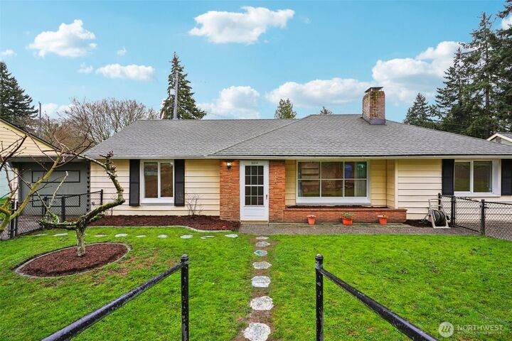 Property Photo:  15314  Interlake Avenue N  WA 98133 