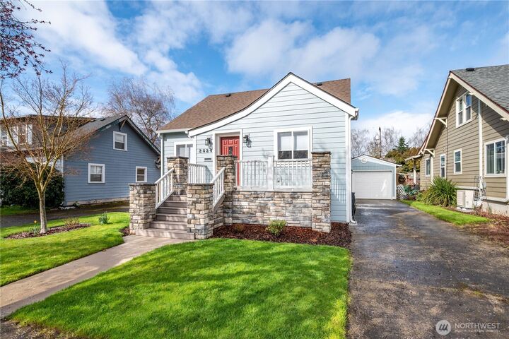 Property Photo:  2824  Garfield Street  WA 98632 