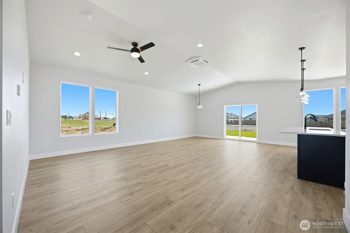 Property Photo:  739 N Muscovy Street  WA 98837 