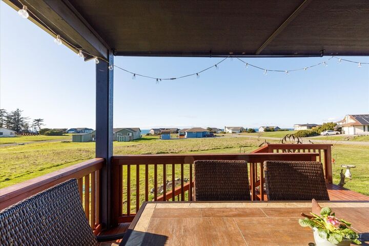 Property Photo:  2691  Balboa Way  WA 98239 