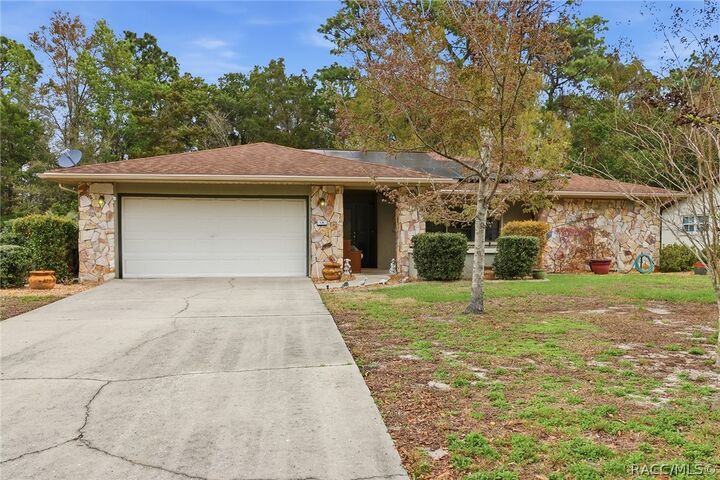 Property Photo:  18 Foxgreen Court  FL 34446 