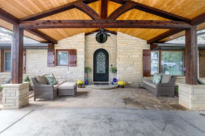 Property Photo: 21 N Laurel Dr KS 67206