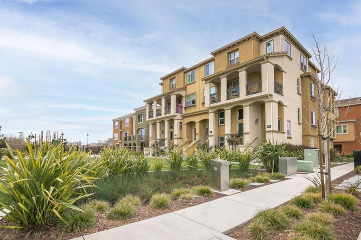 Property Photo:  38950 Dandelion Place  CA 94560 