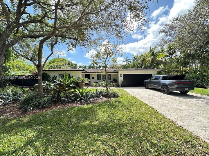 Property Photo: 6520 SW 65th St FL 33143