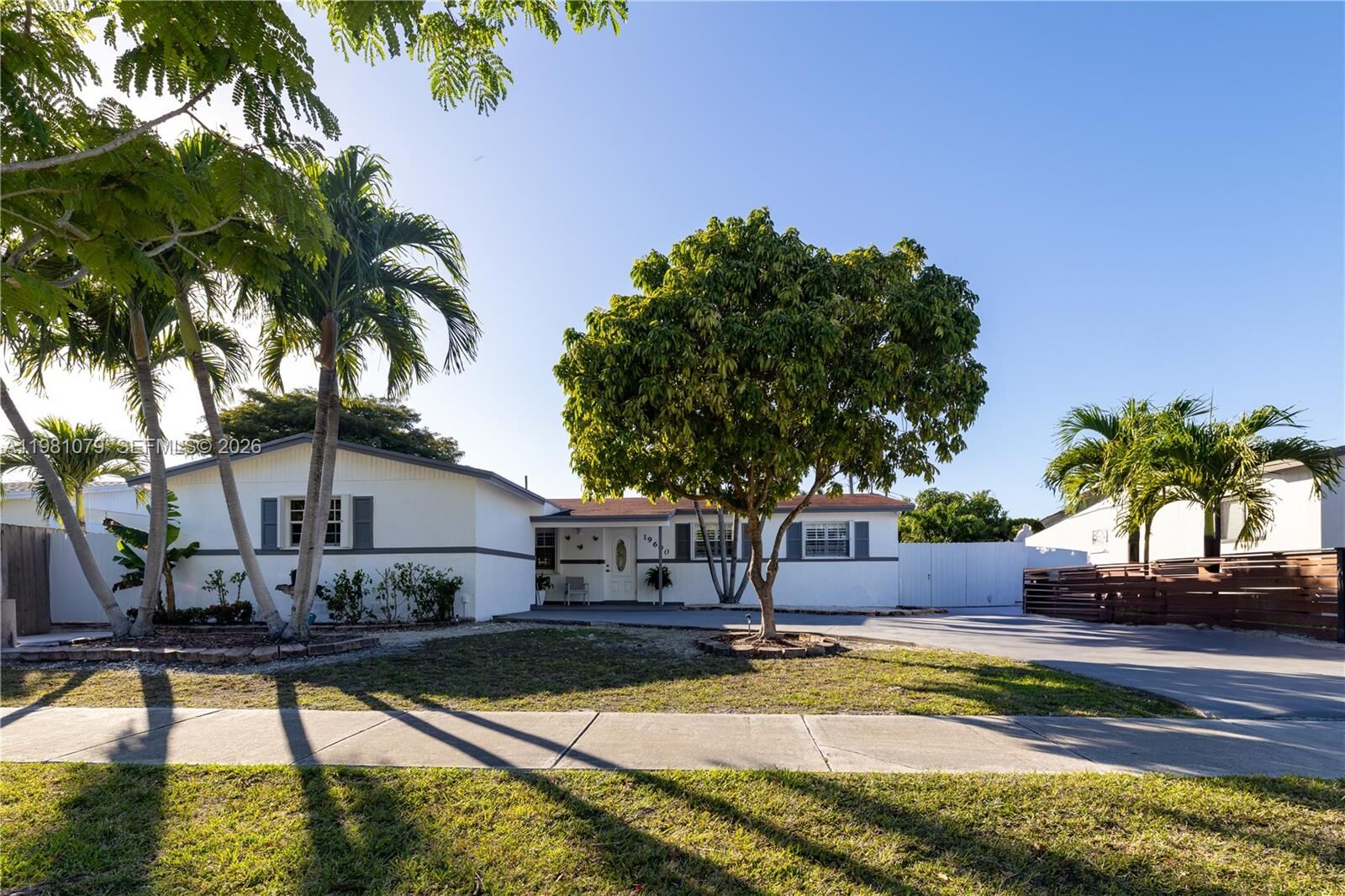 Property Photo:  19600 Gulfstream Rd  FL 33157 