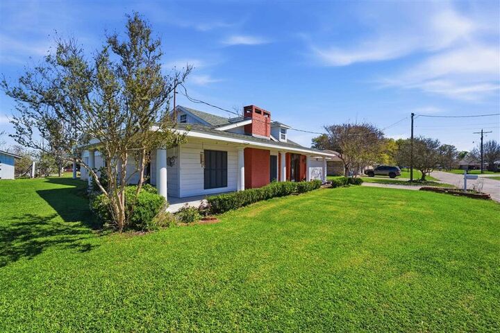 Property Photo: 504 Bowie Street LA 70663