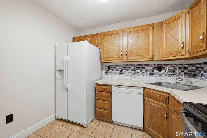 Property Photo: 1106 Twin Circle Drive 1106 CT 06074