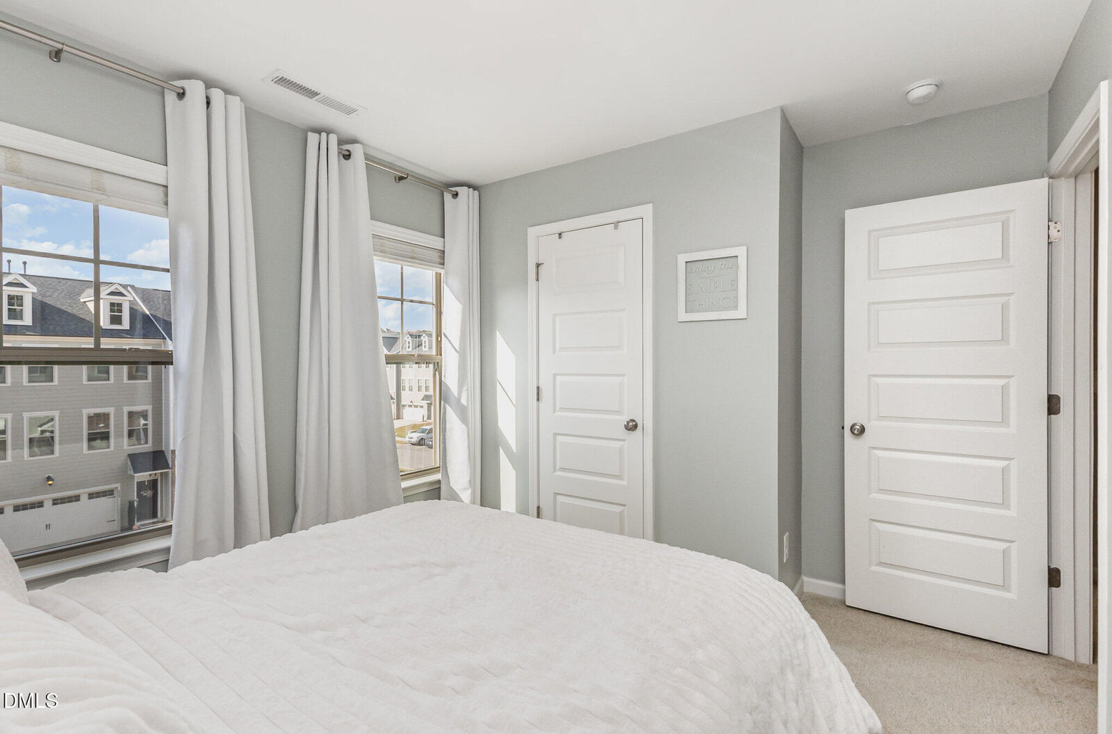 Property Photo: 823 Richmont Grove Lane NC 27523