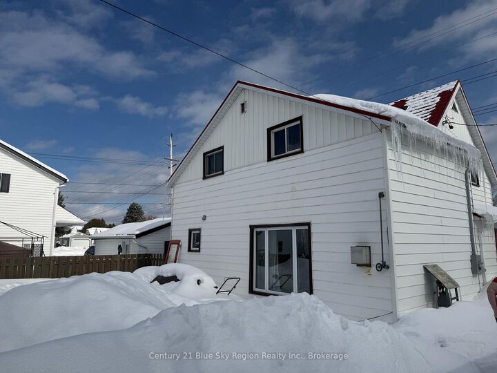 Property Photo:  165 Nipissing Street  ON P2B 1K2 