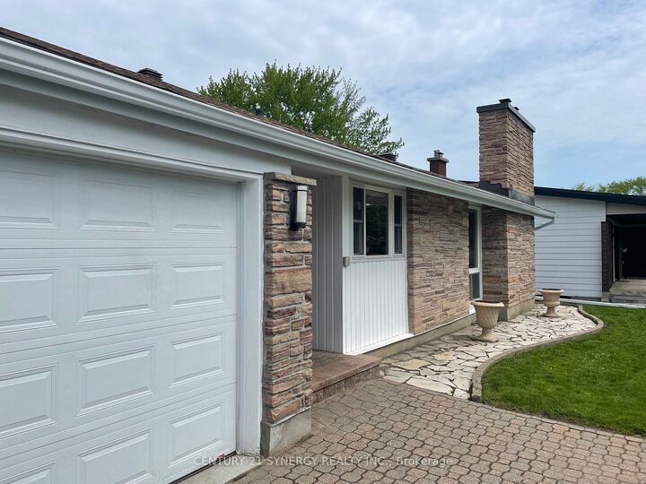 Property Photo:  639 Glenhurst Crescent  ON K1J 7B6 