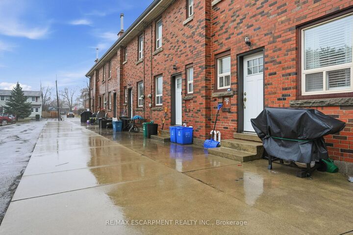 Property Photo: 424 East 42nd Street ON L8T 3A9