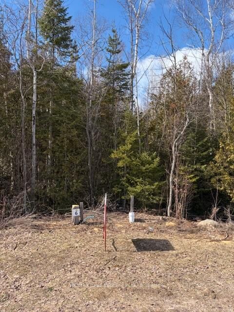 Property Photo:  11 Lakeside Woods Crescent  ON N0H 2C0 
