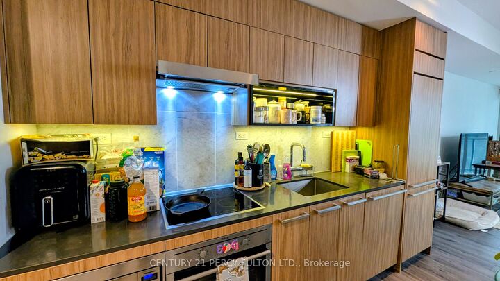 Photo de la propriété: 90 Queens Wharf Road 706 ON M5V 0J4