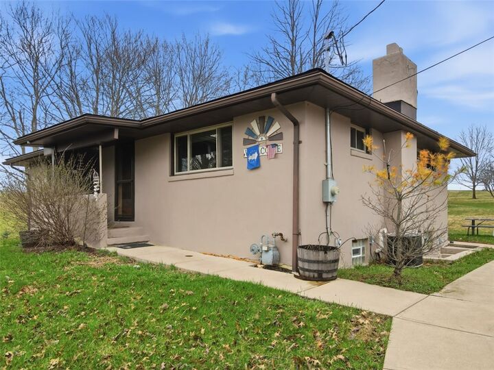 Property Photo:  30 Robb Ln  PA 15332 