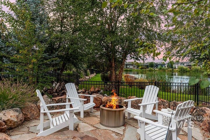 Property Photo: 1552 W Windbreaker Ln ID 83616