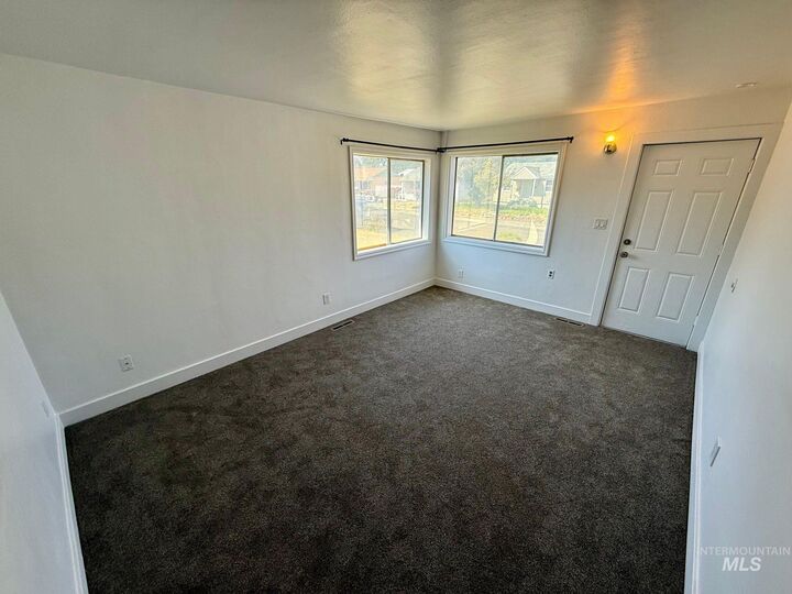 Property Photo:  517 12th St  WA 99403 