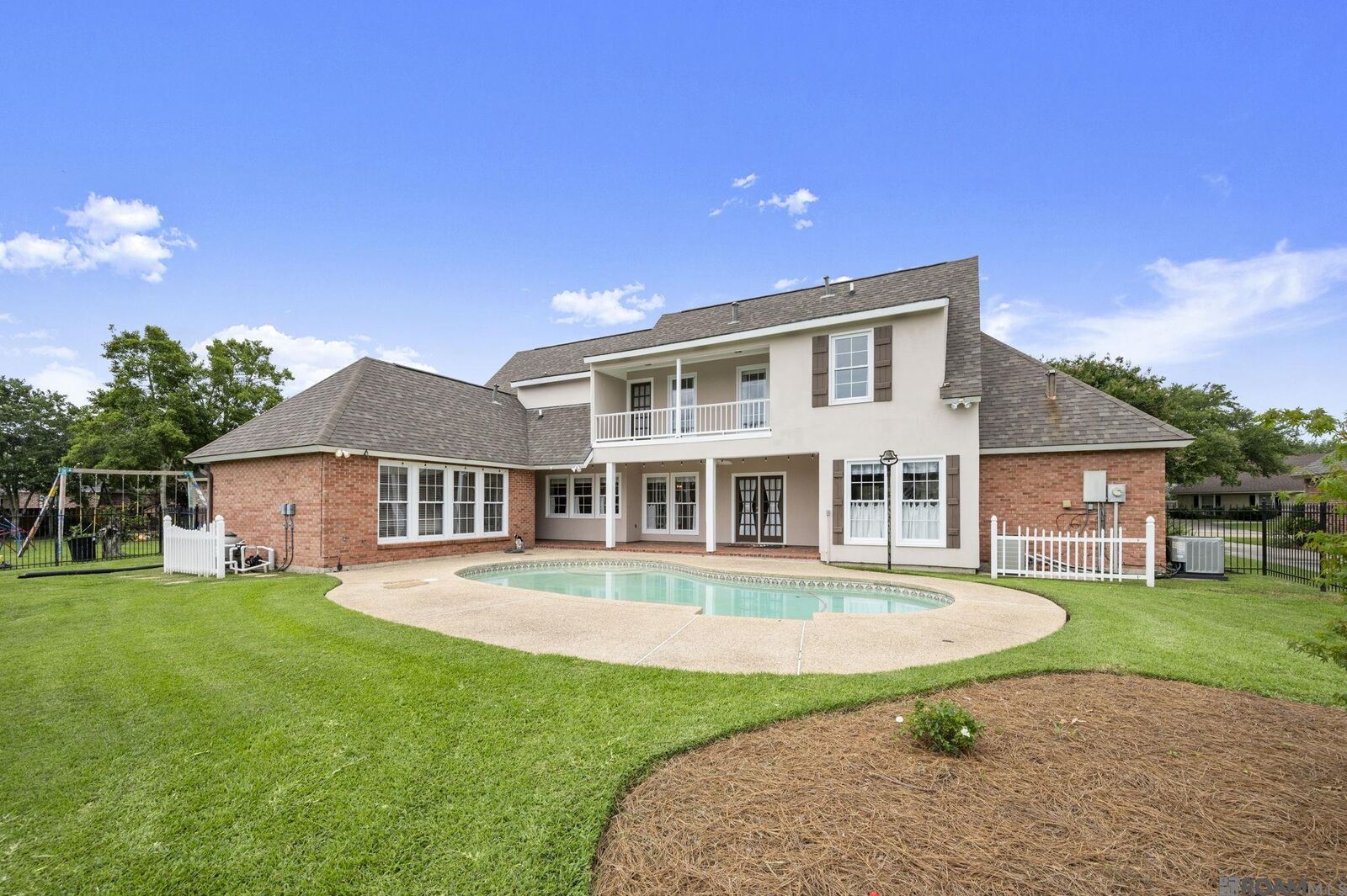 Property Photo: 12511 S Lake Sherwood Ave LA 70816