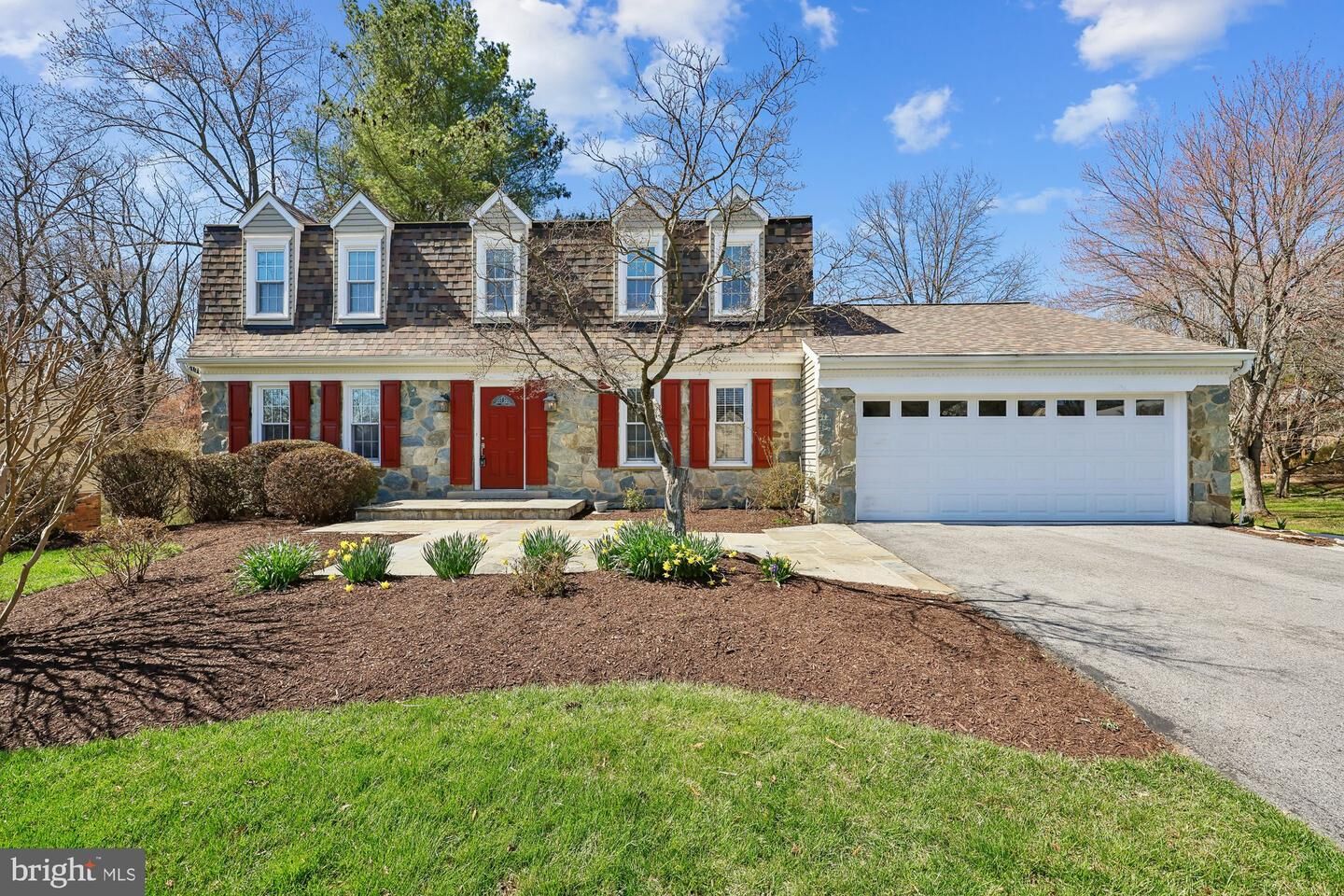 Property Photo: 18 Kaywood Court MD 20905