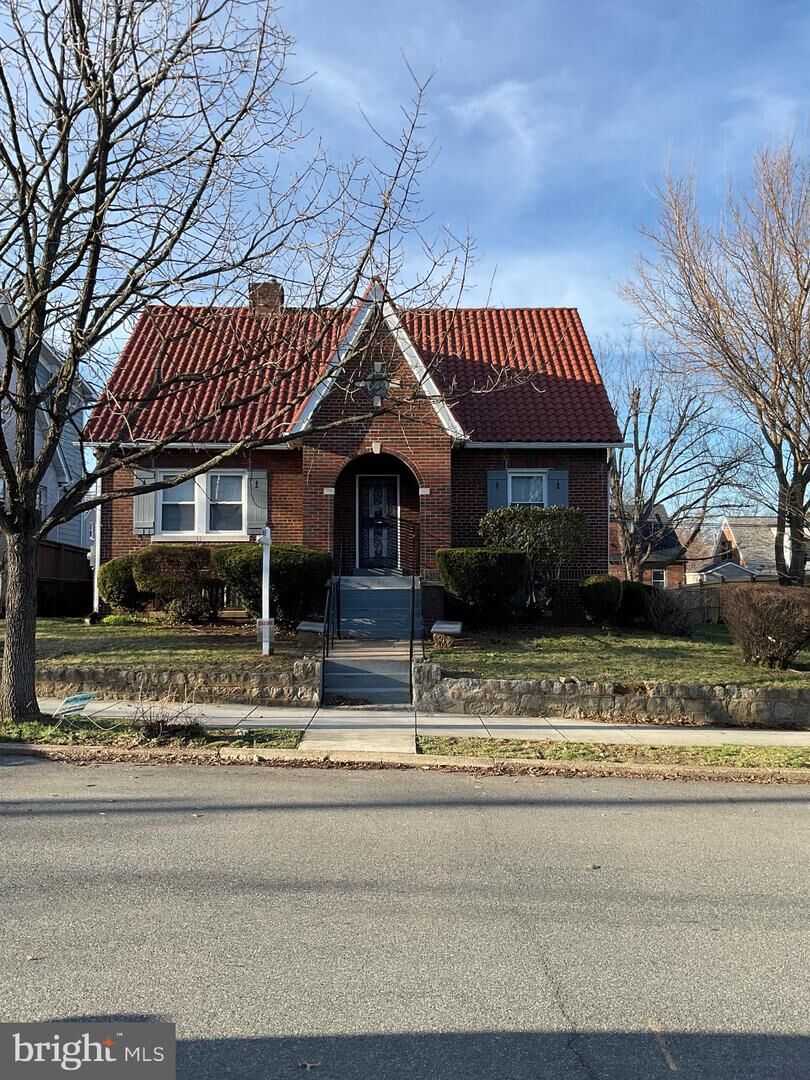 Property Photo:  1714 Otis Street NE  DC 20018 