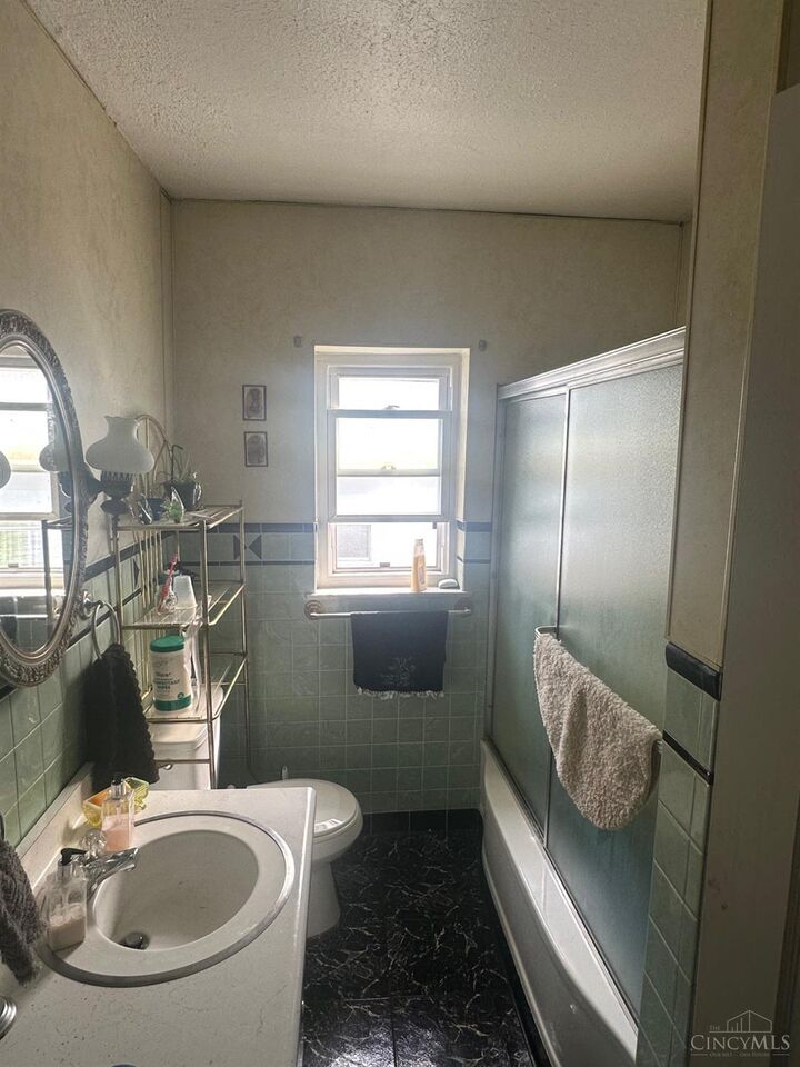 Property Photo:  1815 Catalpa Avenue  OH 45239 