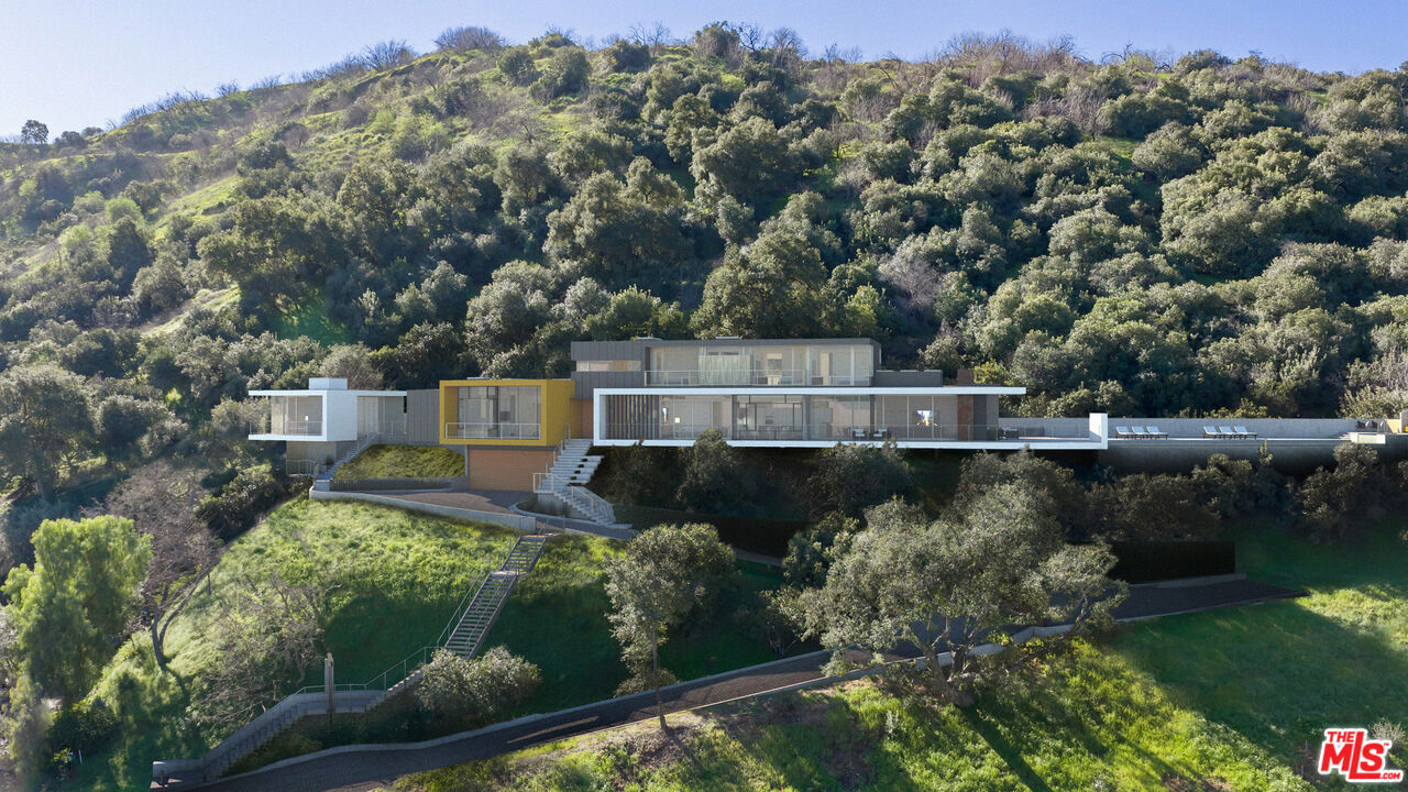 Property Photo: 12340 Viewcrest Rd CA 91604