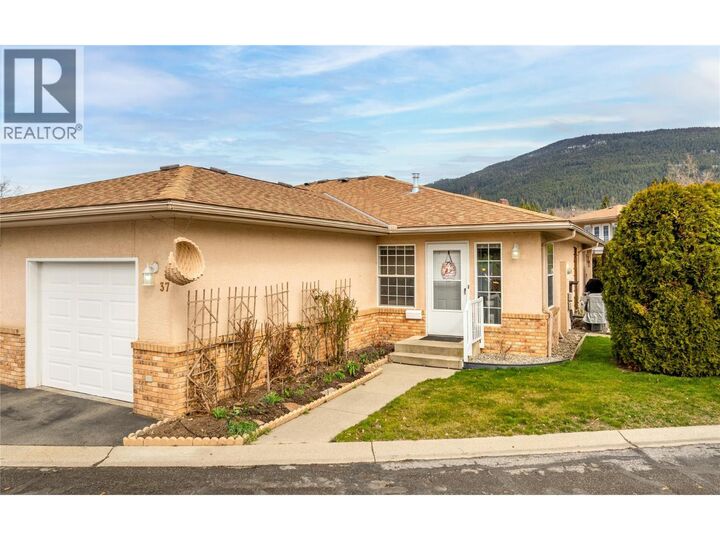 Property Photo: 310 6th Avenue South 37 BC V0B 1G3