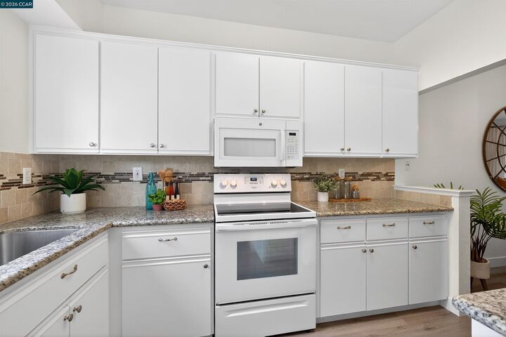 Property Photo:  2590 Oak Rd 146  CA 94597 