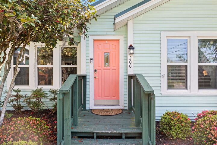 Property Photo:  200 N Cove Boulevard  FL 32401 