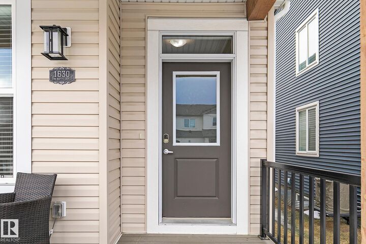 Photo de la propriété:  1630 203 Street NW  AB T6M 1K7 