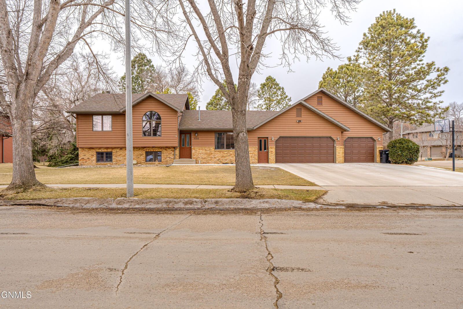 Property Photo:  1750 Bonn Boulevard  ND 58504 