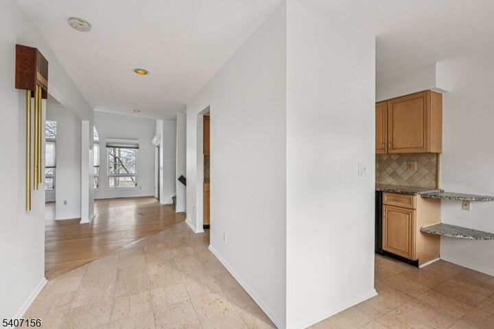 Property Photo:  320 Cedar Wood Terr39  NJ 07424 