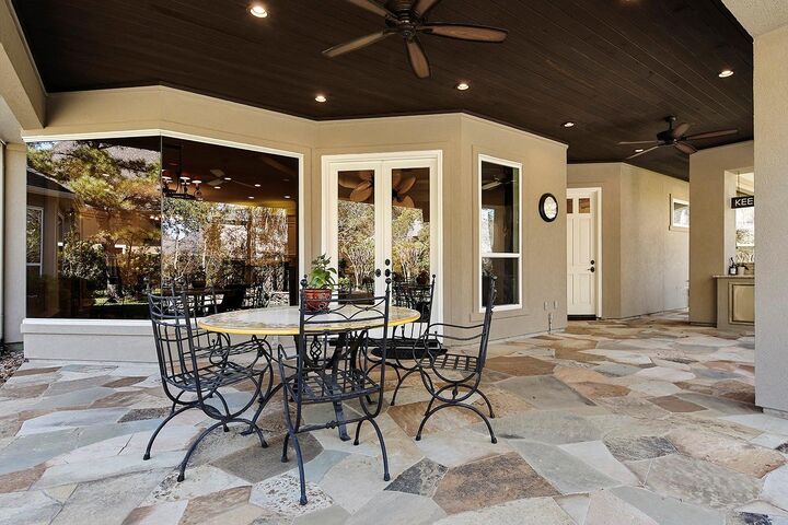 Property Photo:  22 W Bracebridge Circle  TX 77382 