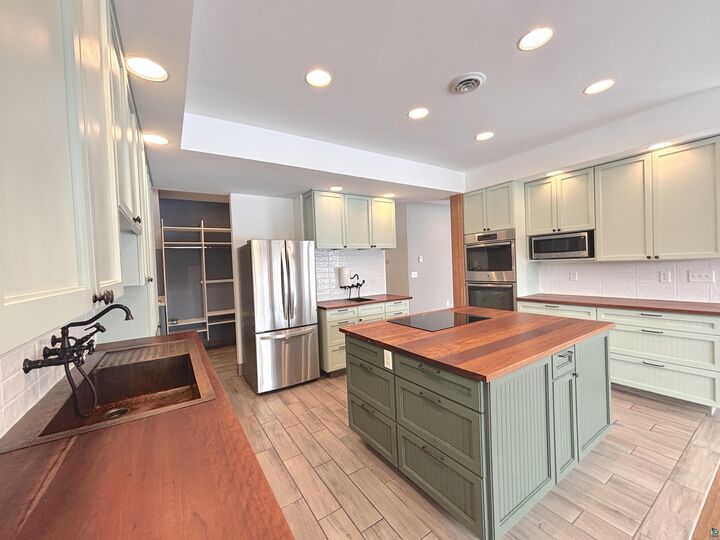 Property Photo:  2718 Northridge Dr  MN 55811 