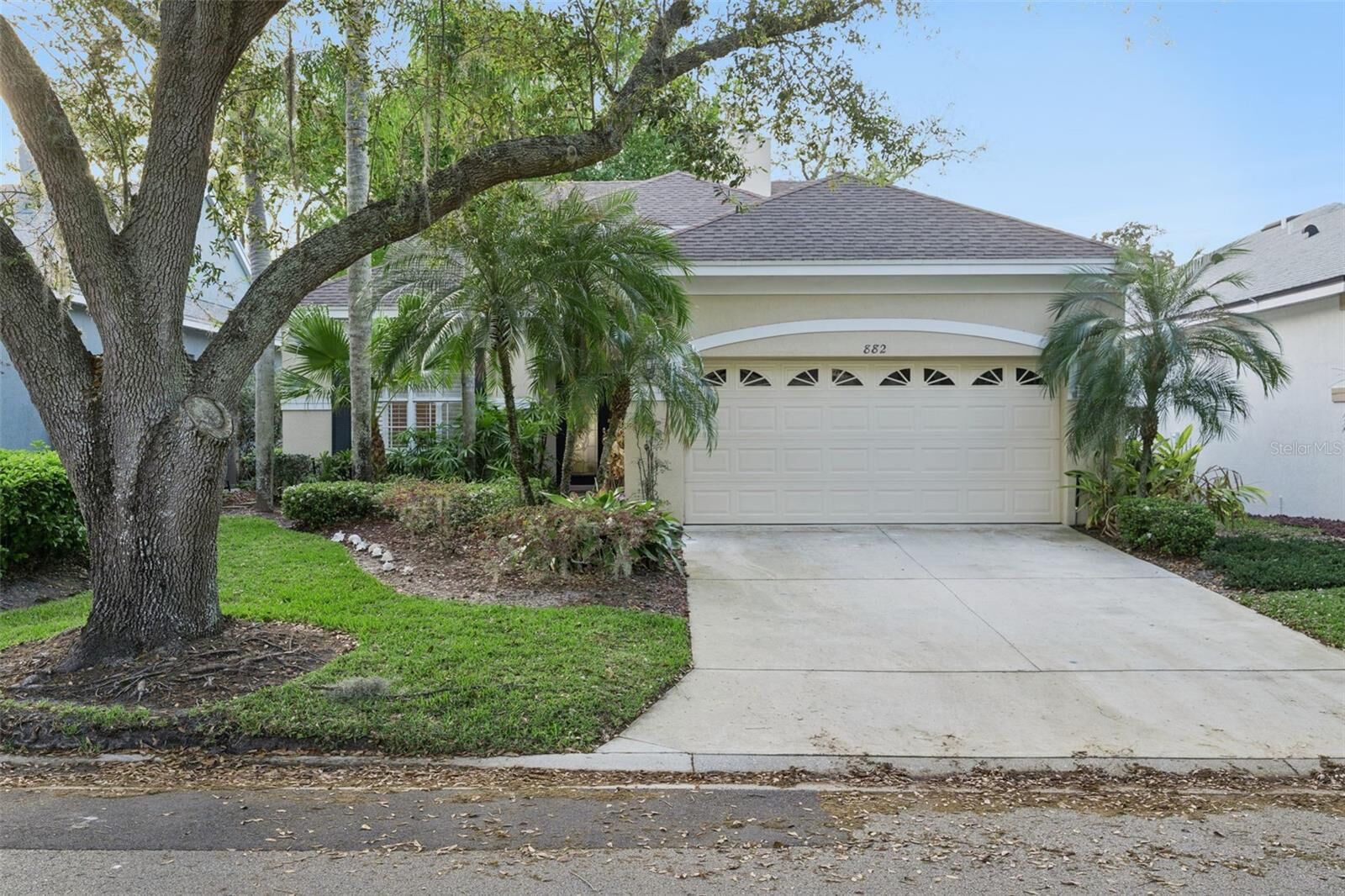 Property Photo: 882 Lakeworth Circle FL 32746
