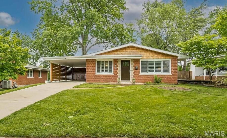 Property Photo:  818 Doerwood Court  MO 63122 