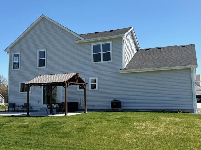 Property Photo:  1870 Nottingham Dr  WI 53182 