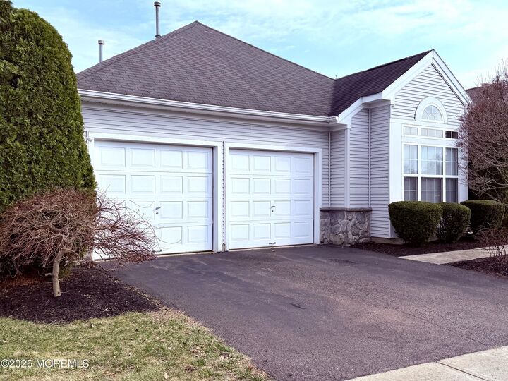Property Photo:  12 Dunrovin Court  NJ 08759 