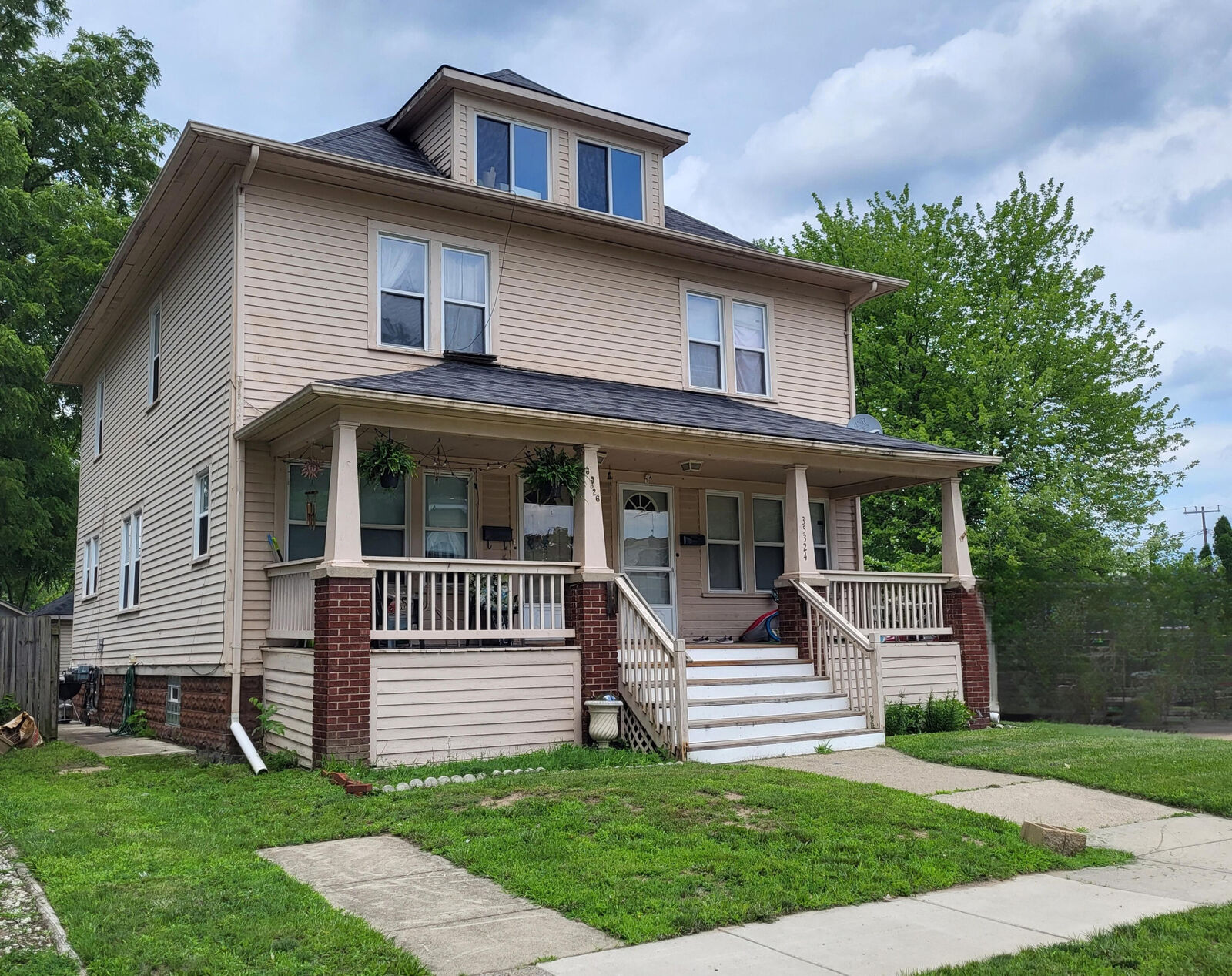 Property Photo: 35324/ 326 Chestnut Street MI 48184
