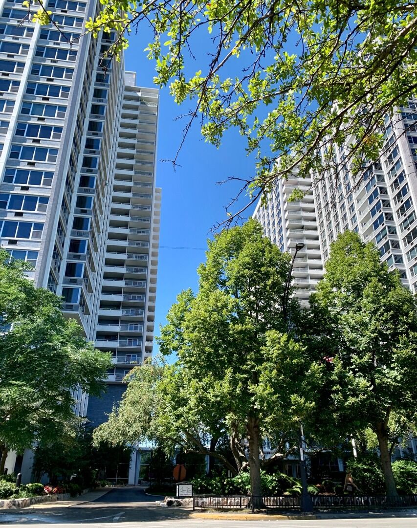 Property Photo:  4250 N Marine Drive 828  IL 60613 