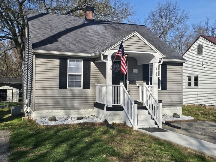 Property Photo:  1033 S 17th  IL 62864 