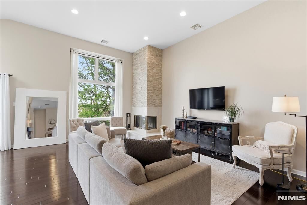 Property Photo:  855 Valley Brook 2G  NJ 07071 