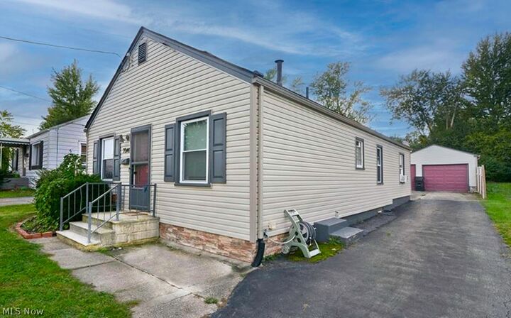 Property Photo: 7046 Southern Boulevard OH 44512