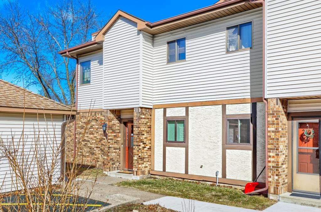 Property Photo:  2058 Pathways Drive 9  MN 55119 