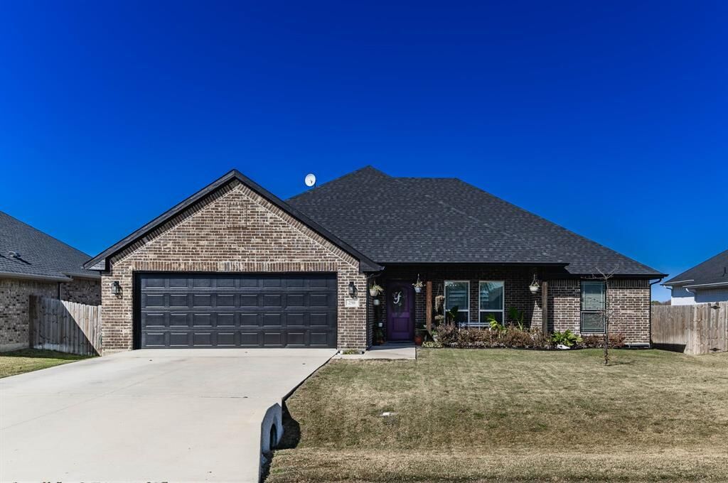 Property Photo:  250 Poinsetta Drive  TX 75152 