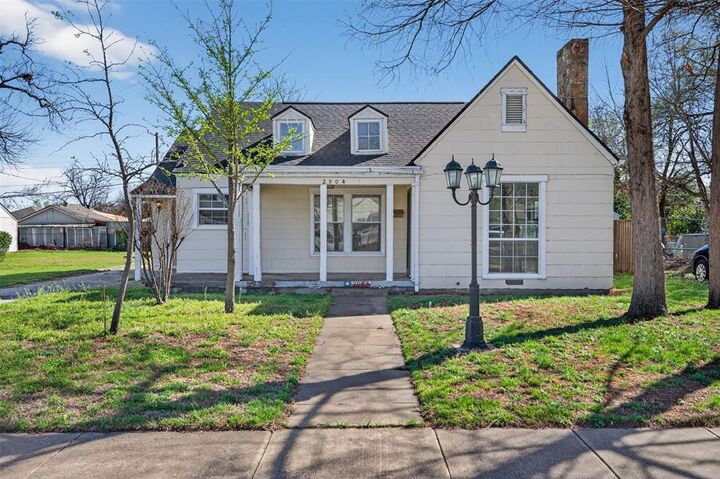 Property Photo:  2904 Marigold Avenue  TX 76111 